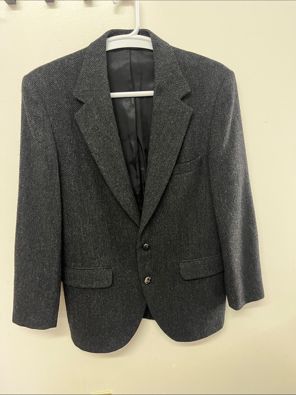 Men's Charcoal Herringbone Sport Coat - Tailored Two-Button Blazer